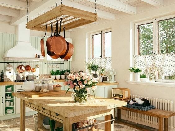 Toskanos stiliaus virtuvė pasenę aksesuarai 