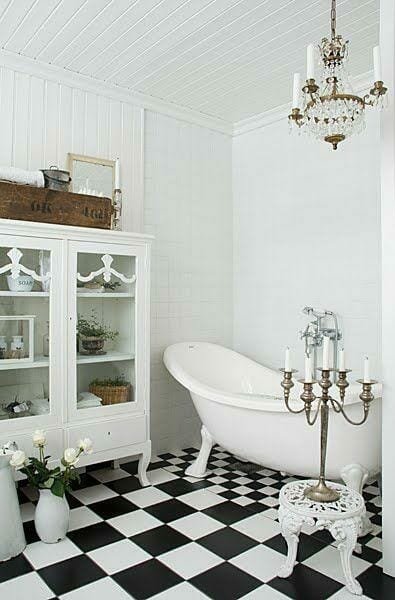 „Glamour“ stiliaus atskirų vonios vonios liustra kaimiško stiliaus vonios kambaryje